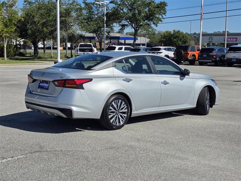 Used 2024 Nissan Altima 2.5 SV image 5