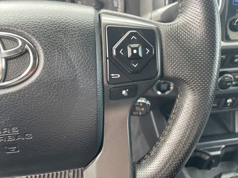 Used 2016 Toyota Tacoma TRD Off-Road AWD/4WD image 33