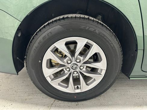 Used 2025 Toyota Sienna LE image 69
