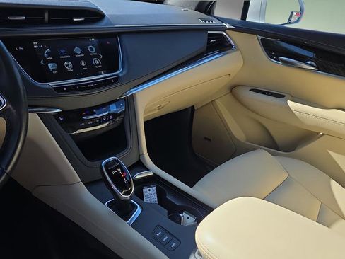 Used 2018 Cadillac XT5 AWD image 23