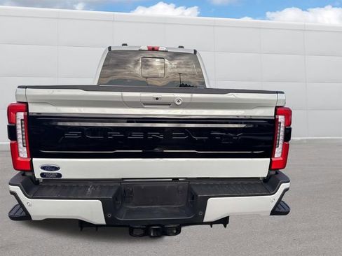 Certified 2025 Ford F250 Platinum w/ FX4 Off-Road Package image 4