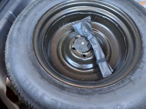 Used 2023 Nissan Rogue S image 32