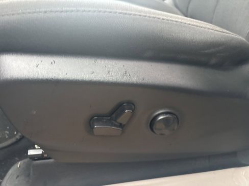 Used 2024 Chrysler Voyager LX image 24