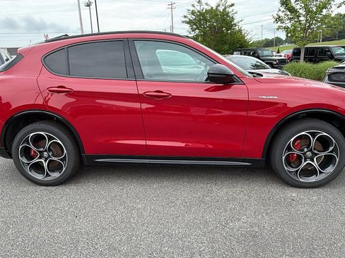 Used 2024 Alfa Romeo Stelvio Veloce AWD/4WD image 7