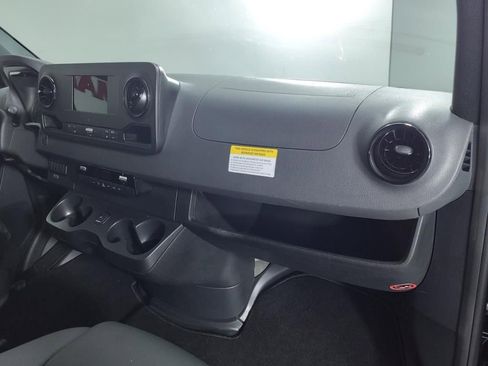 Used 2022 Mercedes-Benz Sprinter 2500 image 5