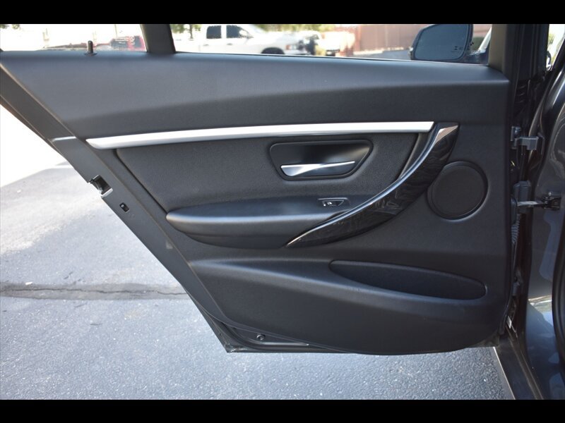 Used 2017 BMW 330i Sedan RWD image 22