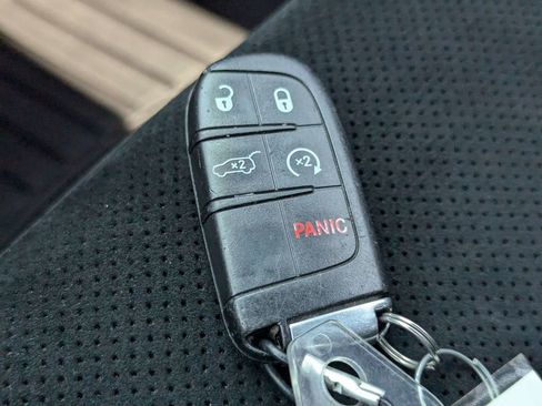 Used 2017 Jeep Grand Cherokee Altitude image 30