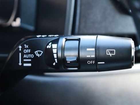 Used 2024 Mitsubishi Outlander 4WD Plug-In Hybrid image 28