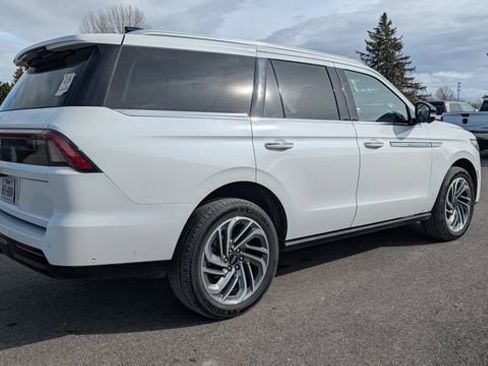 Used 2025 Lincoln Navigator Reserve image 2