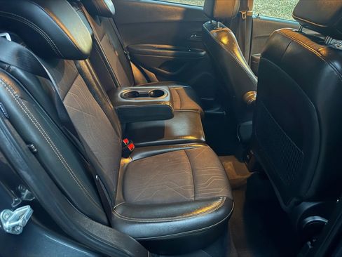 Used 2017 Chevrolet Trax LT w/ LT Convenience Package image 6