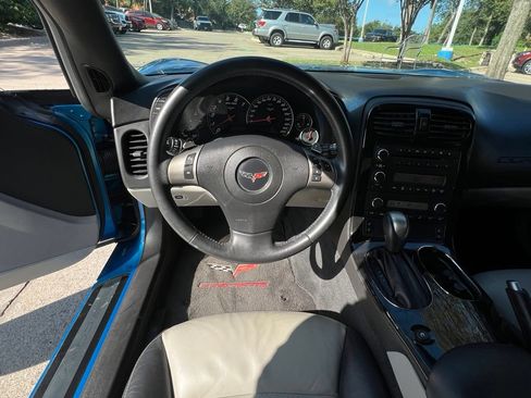 Used 2009 Chevrolet Corvette Coupe w/ Preferred Equipment Group RWD image 11