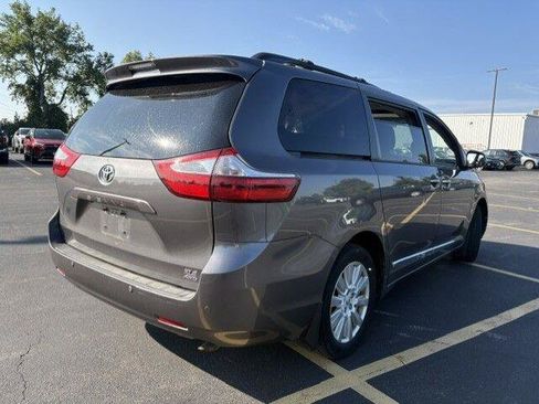 Used 2017 Toyota Sienna XLE w/ XLE Navigation Package AWD/4WD image 14