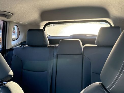 Used 2025 Toyota Corolla Cross XLE image 29