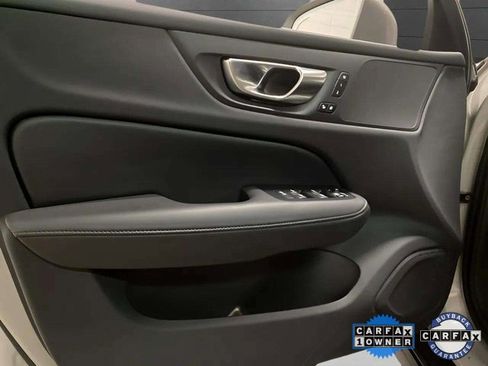 Used 2025 Volvo V60 B5 Cross Country Plus image 32