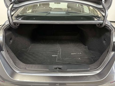 Used 2025 Nissan Sentra S image 9
