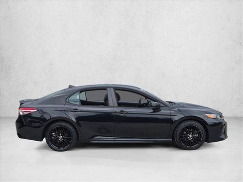 Used 2020 Toyota Camry SE FWD image 4