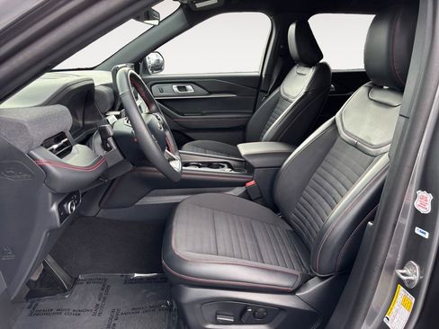 Used 2025 Ford Explorer ST-Line w/ ST-Line Street Pack image 16