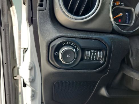 Used 2019 Jeep Wrangler Unlimited Sahara image 12