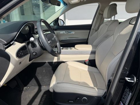 Used 2025 Genesis GV70 2.5T w/ Advanced Package AWD/4WD image 14