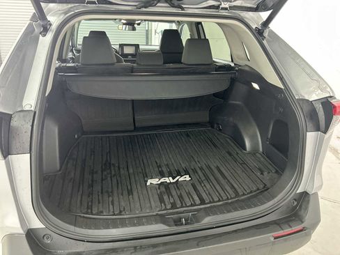 Used 2022 Toyota RAV4 XLE image 19