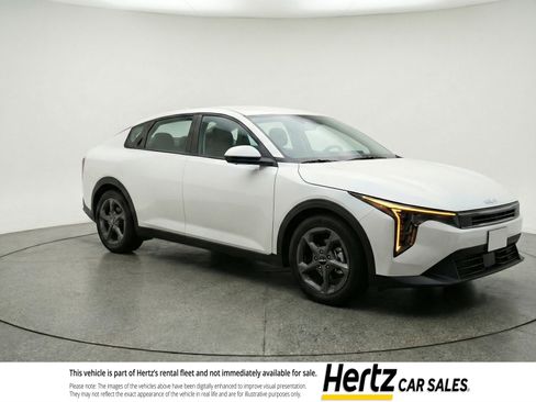 Used 2025 Kia K4 LXS image 1