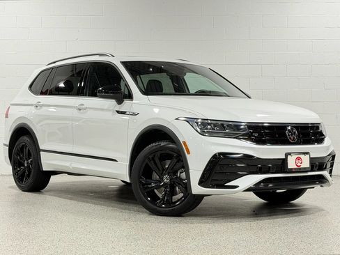 Used 2023 Volkswagen Tiguan SE R-Line AWD/4WD image 4