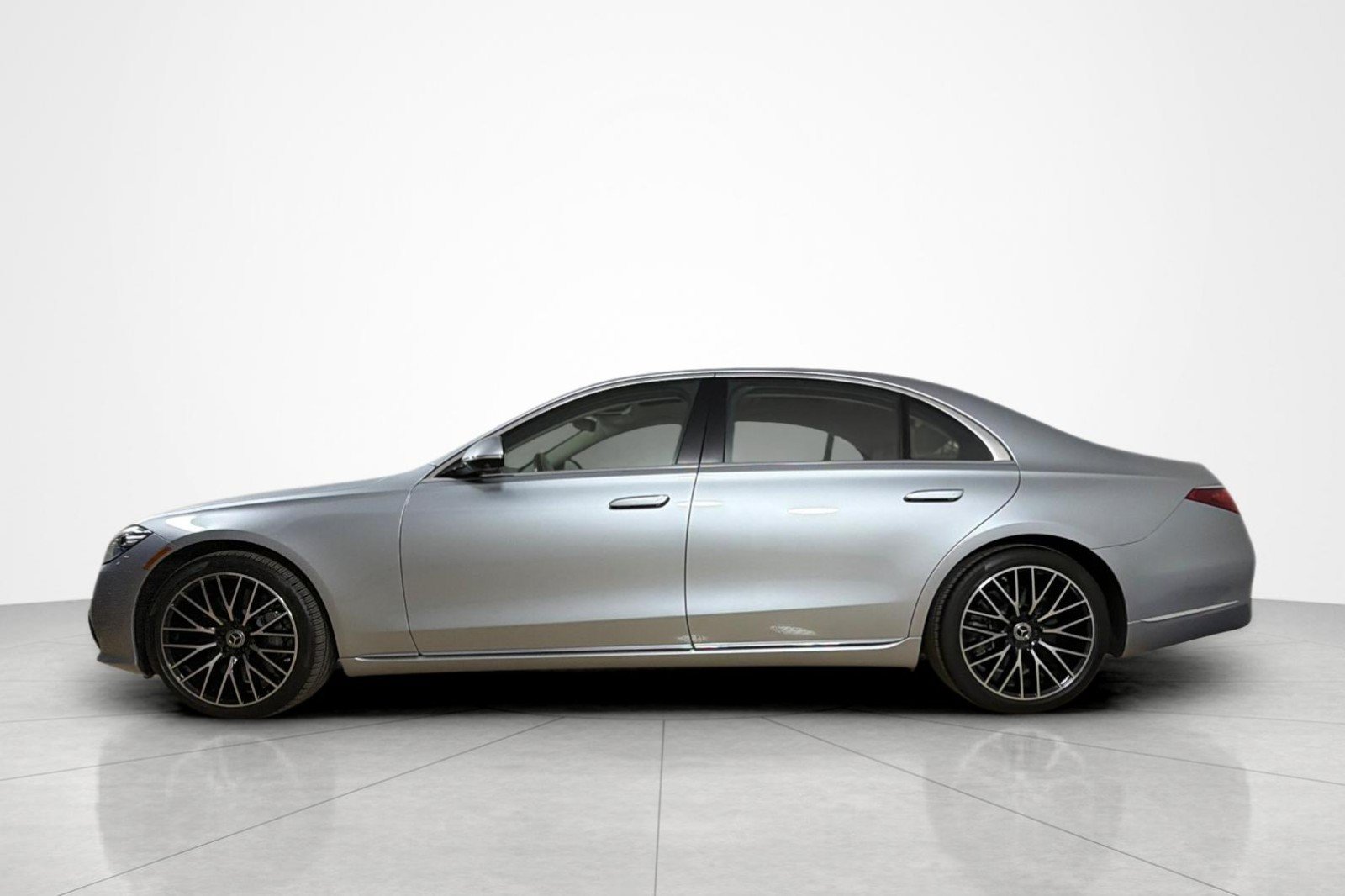 Used 2024 Mercedes-Benz S 580 4MATIC Sedan image 2