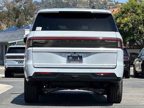 New 2026 Lincoln Navigator L Black Label AWD/4WD image 4