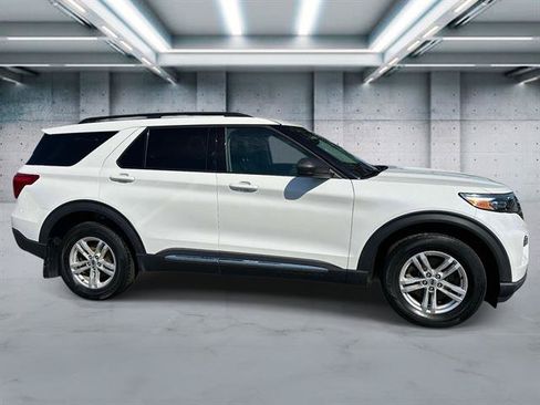 Used 2023 Ford Explorer XLT w/ Equipment Group 202A AWD/4WD image 24