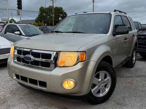 Used 2011 Ford Escape XLT w/ Class II Trailer Tow Pkg image 2
