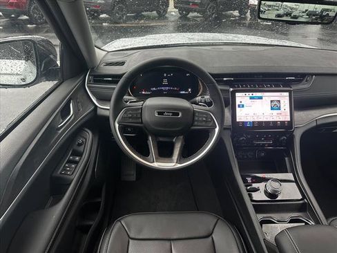 Used 2024 Jeep Grand Cherokee L Limited w/ Luxury Tech Group II image 9