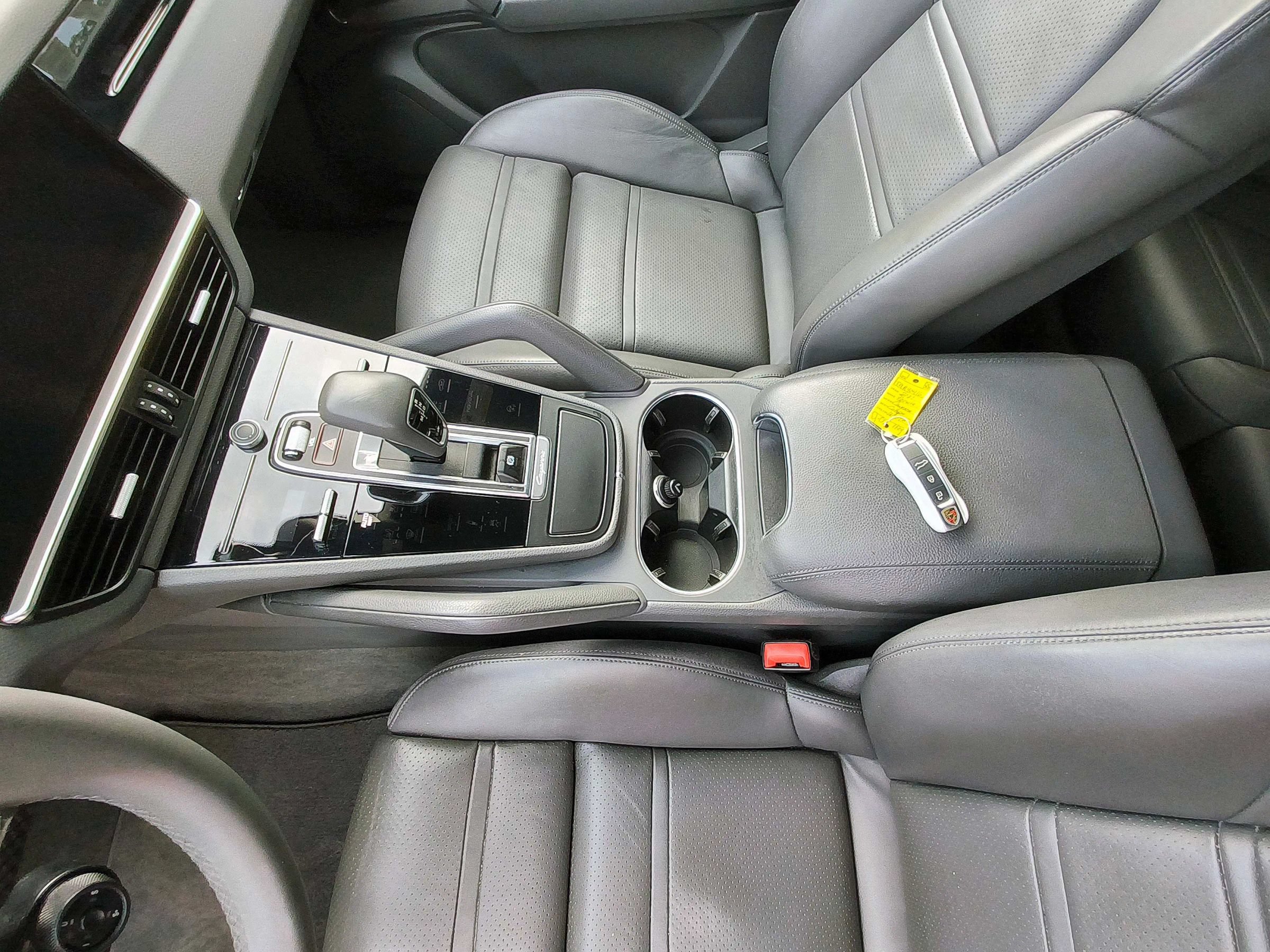 Used 2021 Porsche Cayenne Coupe AWD/4WD image 27