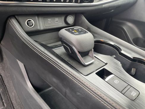 Used 2023 Nissan Rogue SL w/ SL Premium Package image 40