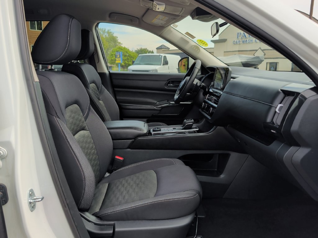 Used 2024 Nissan Pathfinder SV AWD/4WD image 37