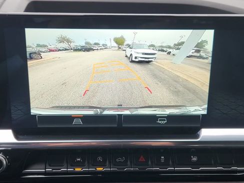 Used 2025 GMC Sierra 1500 SLT image 17