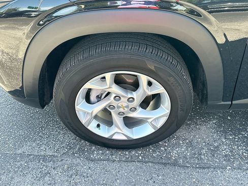 Used 2024 Chevrolet Trax LS w/ LS Convenience Package FWD image 29