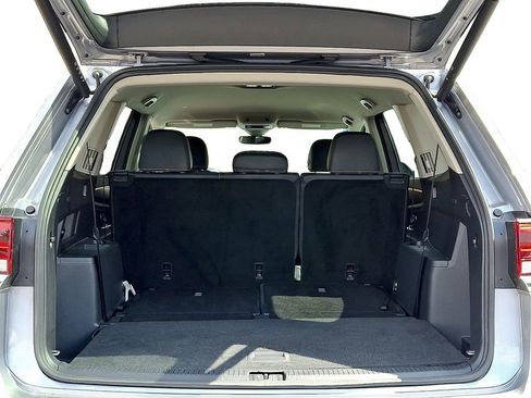 Used 2025 Volkswagen Atlas SE image 28