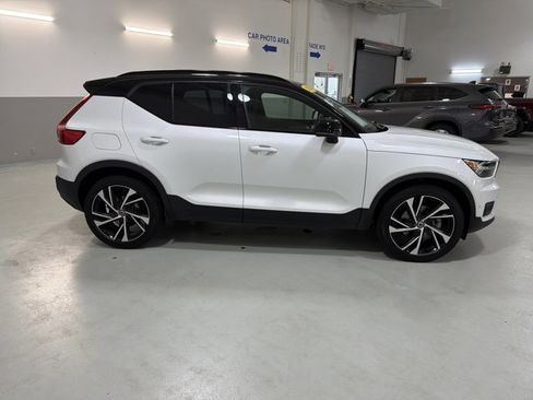 Used 2020 Volvo XC40 T5 R-Design AWD/4WD image 10