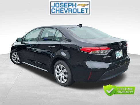 Used 2024 Toyota Corolla LE FWD image 3