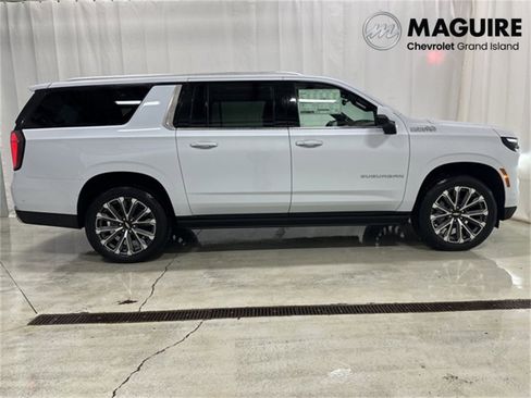 New 2026 Chevrolet Suburban High Country image 2