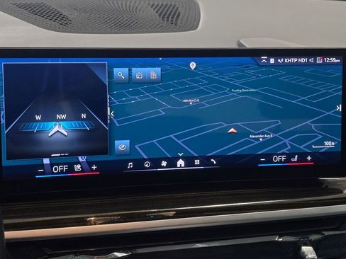 Used 2025 BMW X5 xDrive50e image 14