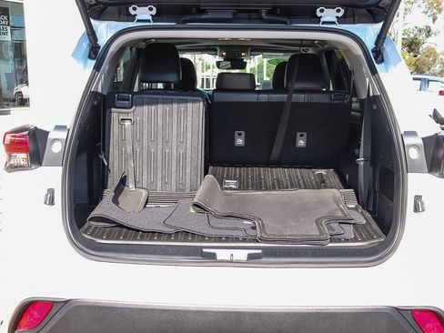 Certified 2025 Toyota Highlander XLE image 26