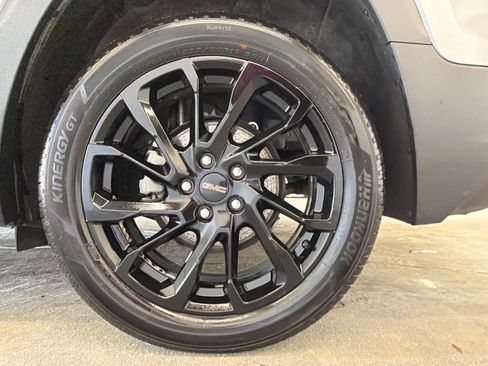 Used 2023 GMC Terrain SLT w/ Tech Package FWD image 11