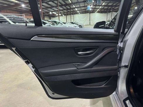 Used 2014 BMW 550i xDrive Sedan image 30