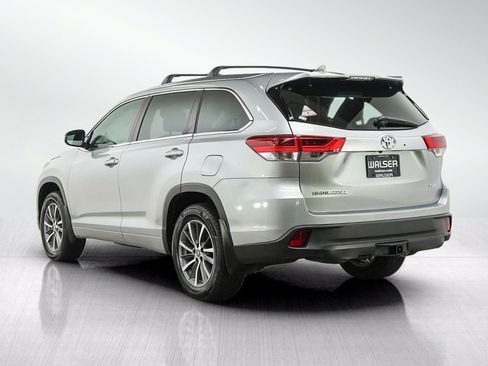 Used 2018 Toyota Highlander XLE AWD/4WD image 4