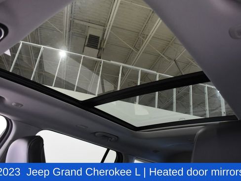 Used 2023 Jeep Grand Cherokee L Limited w/ Black Appearance Package AWD/4WD image 28