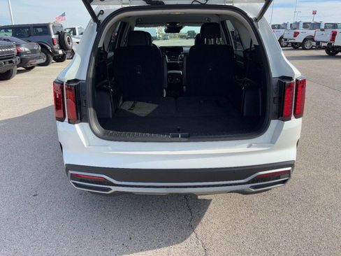 Used 2024 Kia Sorento EX image 4