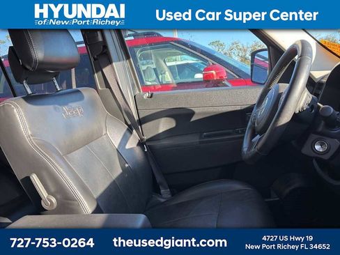 Used 2012 Jeep Liberty Sport image 7