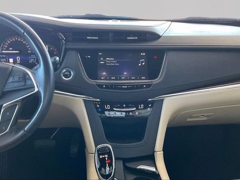 Used 2018 Cadillac XT5 Premium Luxury FWD image 9