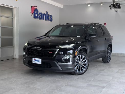 Used 2023 Chevrolet Traverse RS AWD/4WD image 2